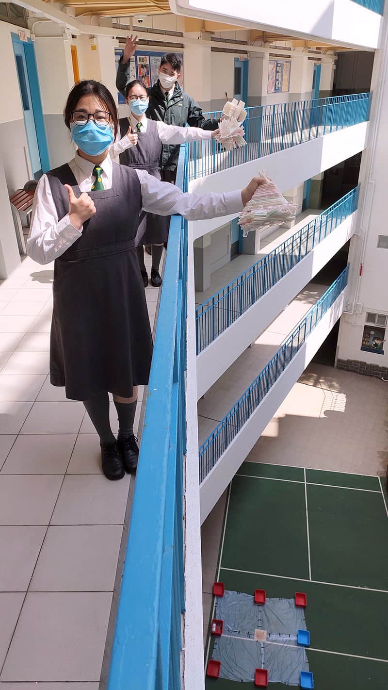 聖士提反堂中學<br/>疫境中穿梭水、陸、空多元化STEM活動 在三樓進行練習只是牛刀小試,最後學生在八樓也能成功完成任務。
