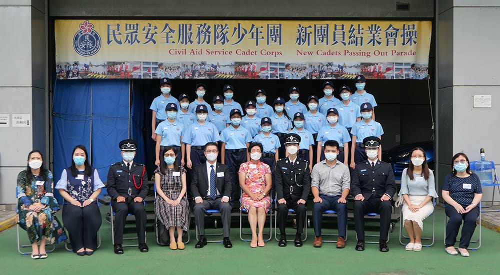 聖瑪加利男女英文中小學<br/>初中生加入民安隊少年團 主禮嘉賓與民安隊及校方代表和會操隊伍合照