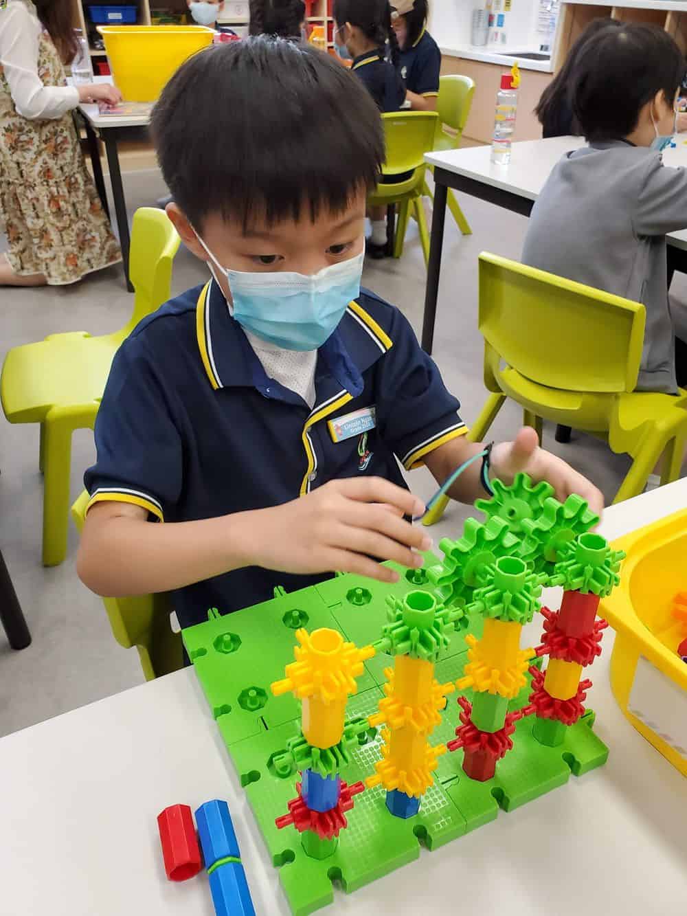宣道會劉平齋紀念國際學校<br/>為學生紮根 如樹木茁壯成長 宣道會劉平齋紀念國際學校<br/>為學生紮根 如樹木茁壯成長