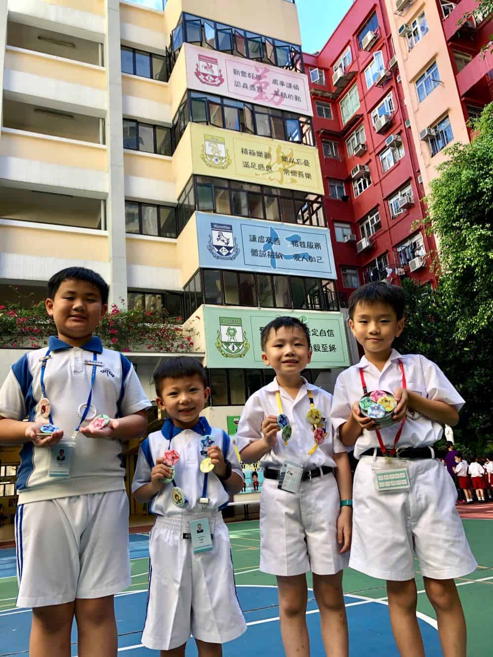 德信學校<br/>君子教育 培養國際視野好男孩 德信學校<br/>君子教育 培養國際視野好男孩