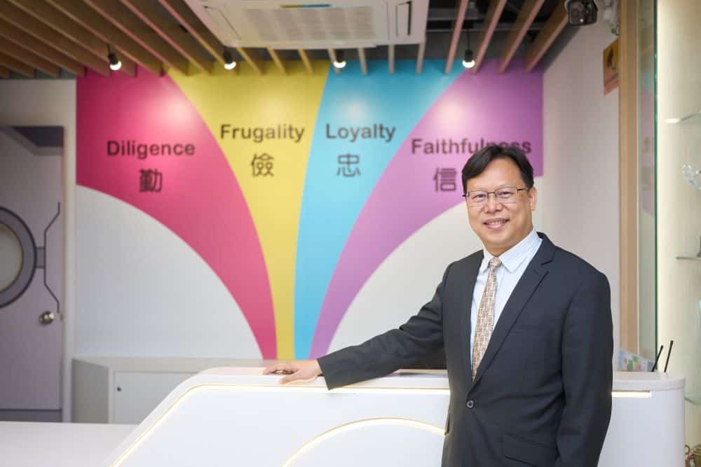 東華三院鄧肇堅小學<br/>以關愛愉快成就學生的未來 東華三院鄧肇堅小學<br/>以關愛愉快成就學生的未來