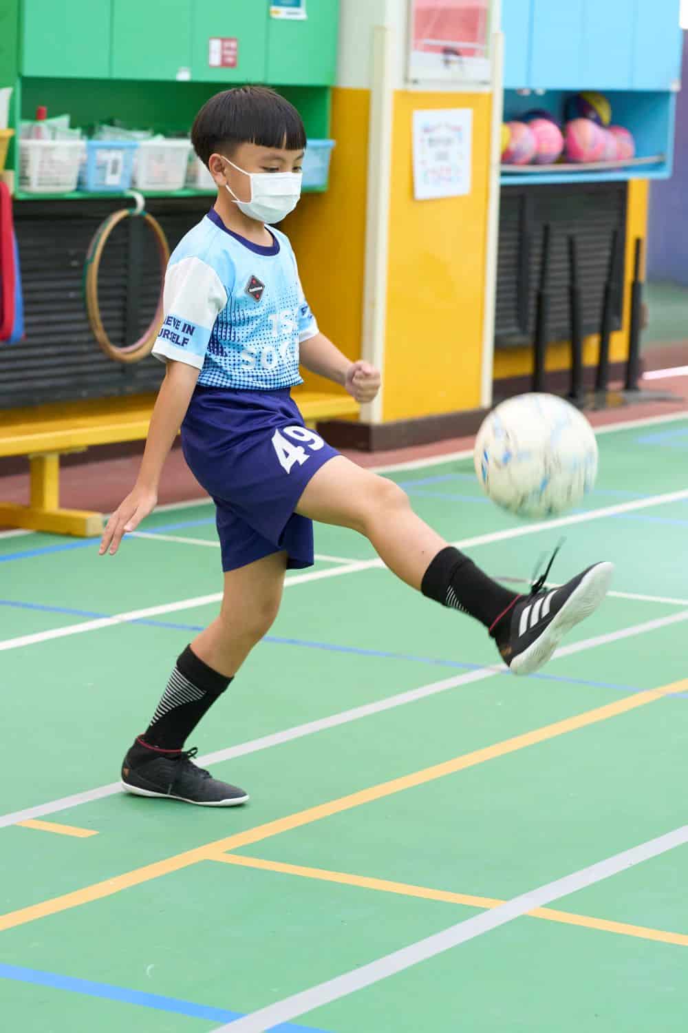東華三院鄧肇堅小學<br/>以關愛愉快成就學生的未來 東華三院鄧肇堅小學<br/>以關愛愉快成就學生的未來