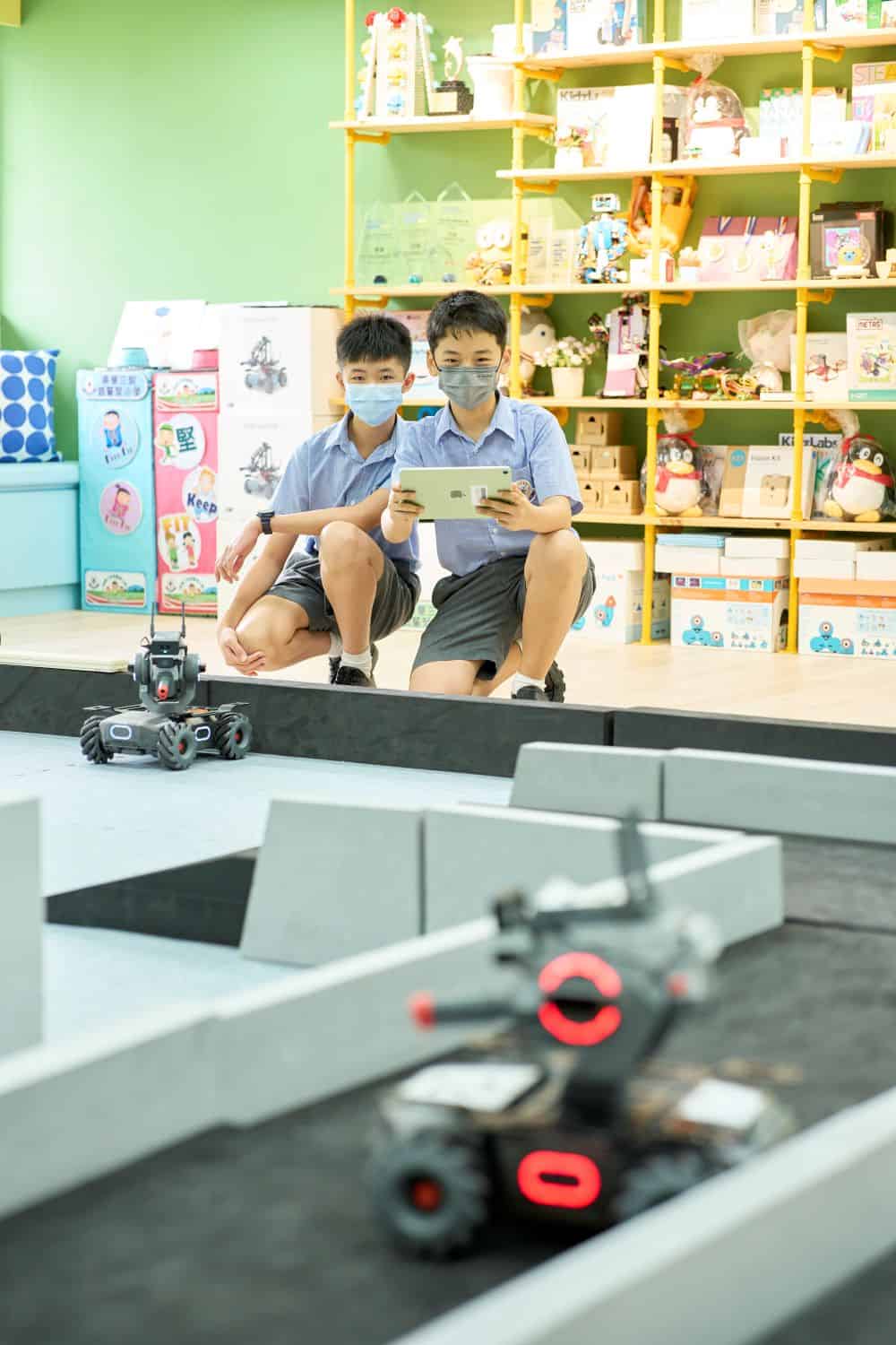 東華三院鄧肇堅小學<br/>以關愛愉快成就學生的未來