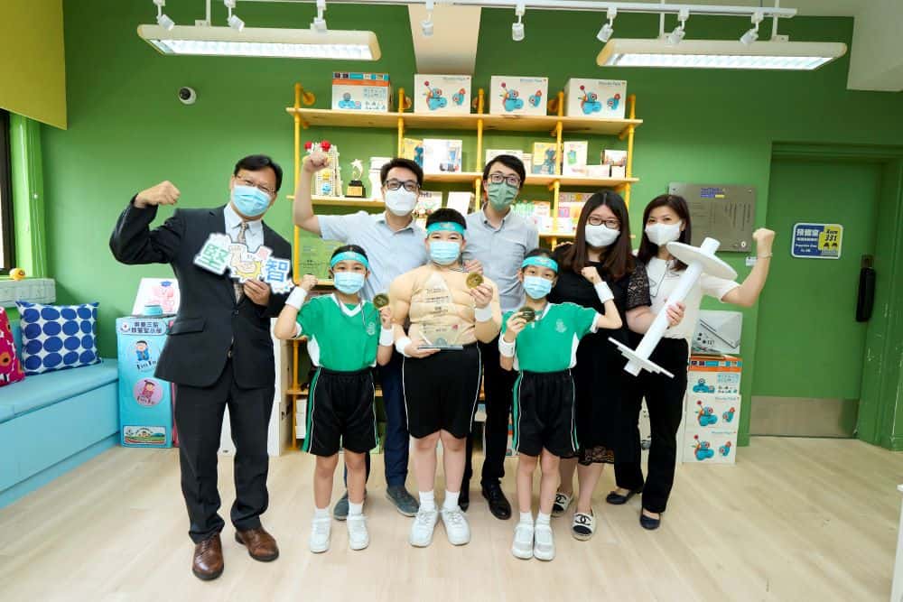 東華三院鄧肇堅小學<br/>以關愛愉快成就學生的未來 東華三院鄧肇堅小學<br/>以關愛愉快成就學生的未來