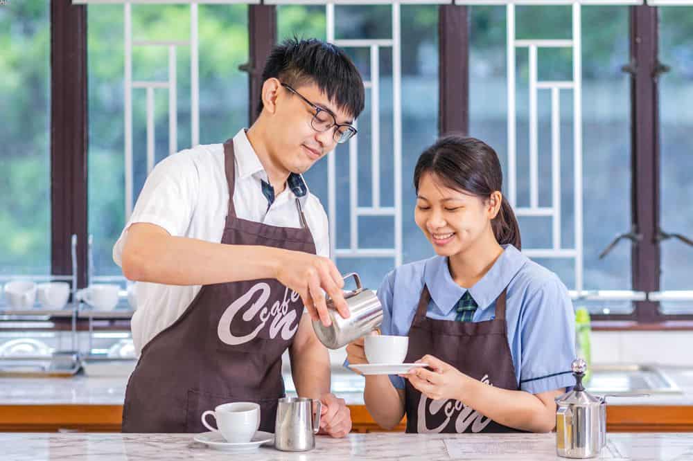 香港四邑商工總會陳南昌紀念中學<br/>關愛正向 建立自信 香港四邑商工總會陳南昌紀念中學<br/>關愛正向 建立自信