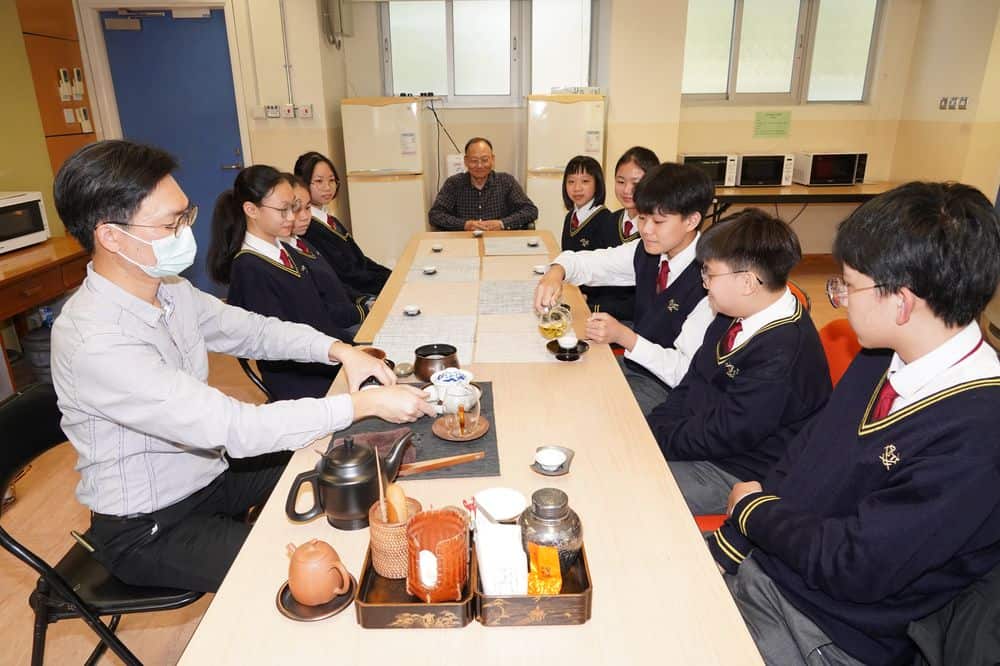 博愛醫院歷屆總理聯誼會梁省德中學<br/>品德價值教育結合中華文化元素 推動中華文化學習 博愛醫院歷屆總理聯誼會梁省德中學<br/>品德價值教育結合中華文化元素 推動中華文化學習