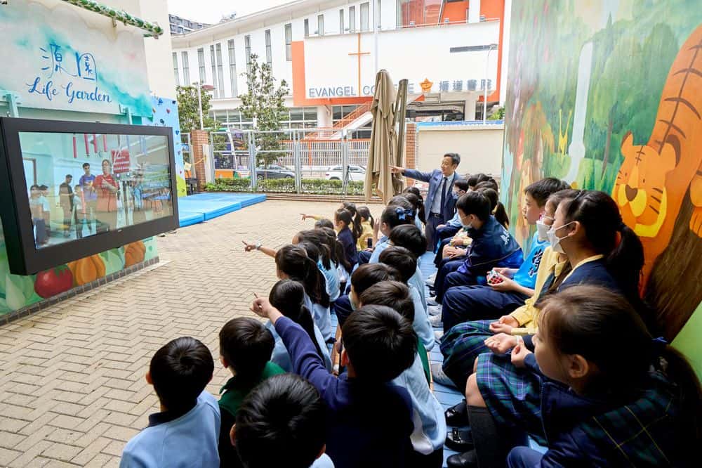 多元智慧屏幕新體驗 以科技點亮創新校園