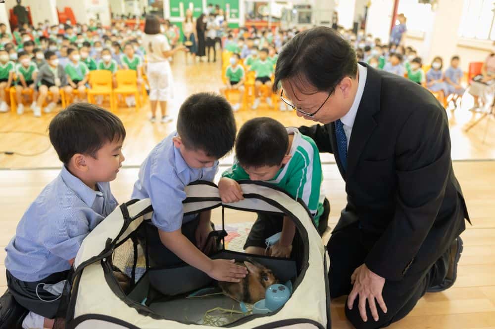 東華三院鄧肇堅小學<br/>學業與愉快並重 成就關愛共融校園