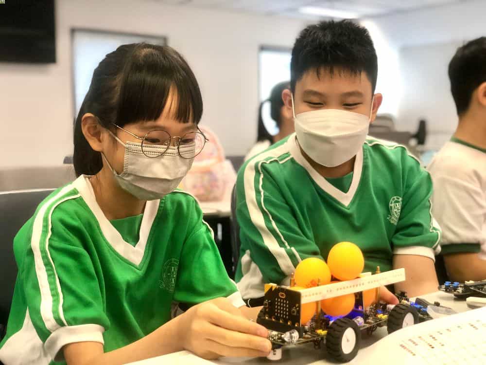 東華三院鄧肇堅小學<br/>學業與愉快並重 成就關愛共融校園 東華三院鄧肇堅小學<br/>學業與愉快並重 成就關愛共融校園
