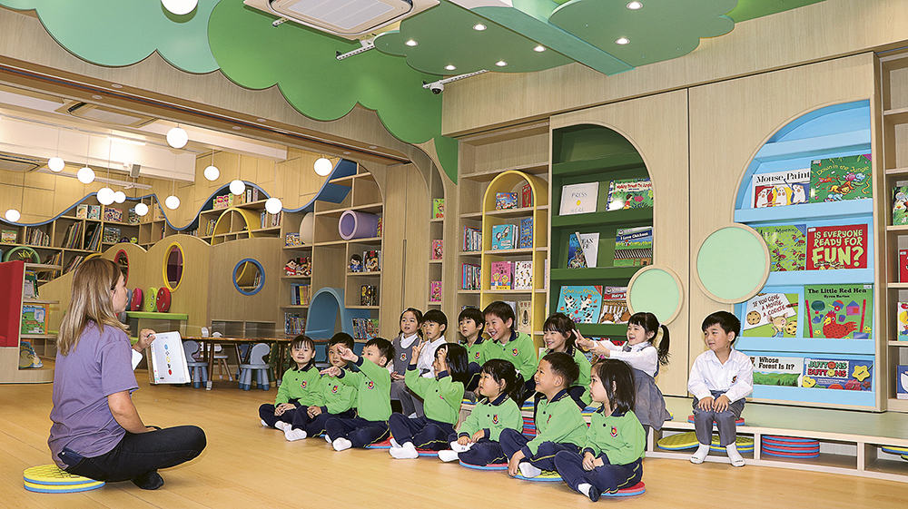 近年學校積極推廣閱讀計劃，重新裝潢圖書館，重視培養學生閱讀能力及習慣。