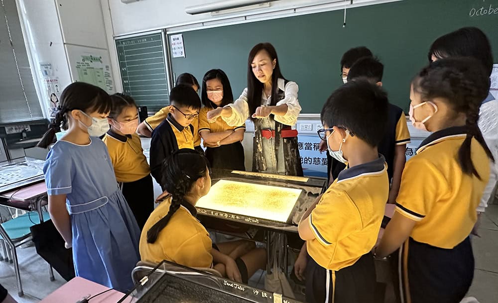 油塘基顯 X 藝術教育 <br>沙畫傳情 療癒心靈