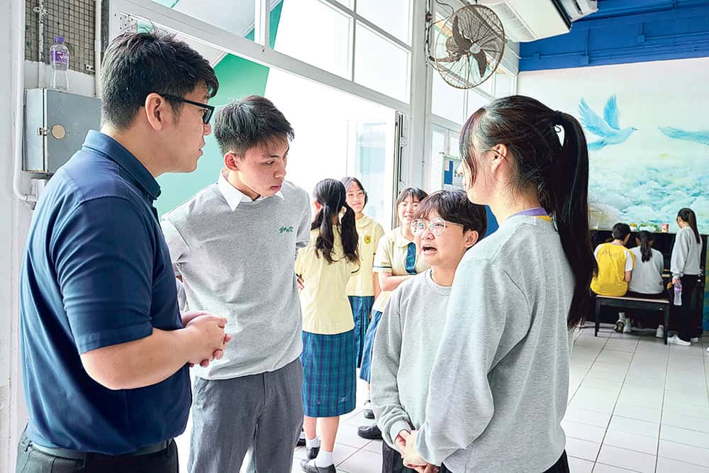佛教黃允畋中學 築夢課程追尋人生方向 培育學生才德兼備 師生之間相處融洽,教師在課餘時間與學生交流,關心學生個人成長。