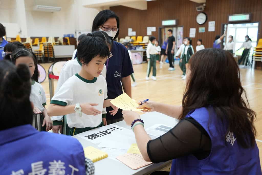 聖公會李兆強小學 <br>模擬真實選舉流程 表揚傑出體藝學生